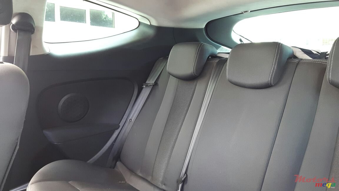 2010' Renault MEGANE COUPÉ, 2portes_ sport photo #3