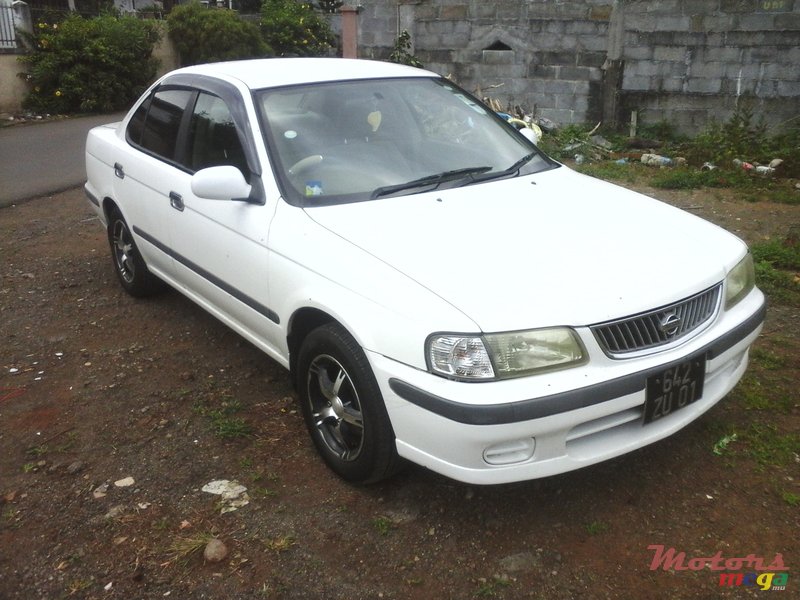 2001' Nissan Sunny photo #1