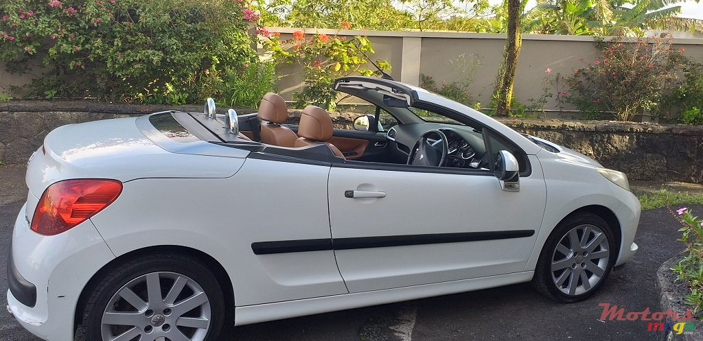 2010' Peugeot 207 cc photo #1