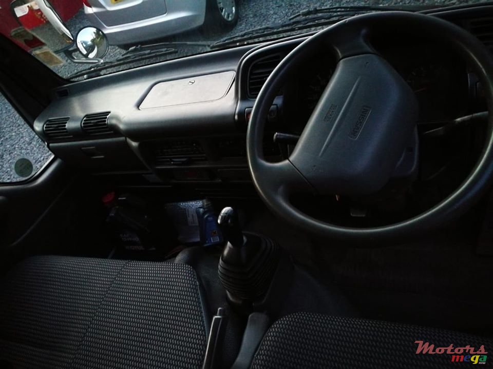 2001' Nissan photo #4