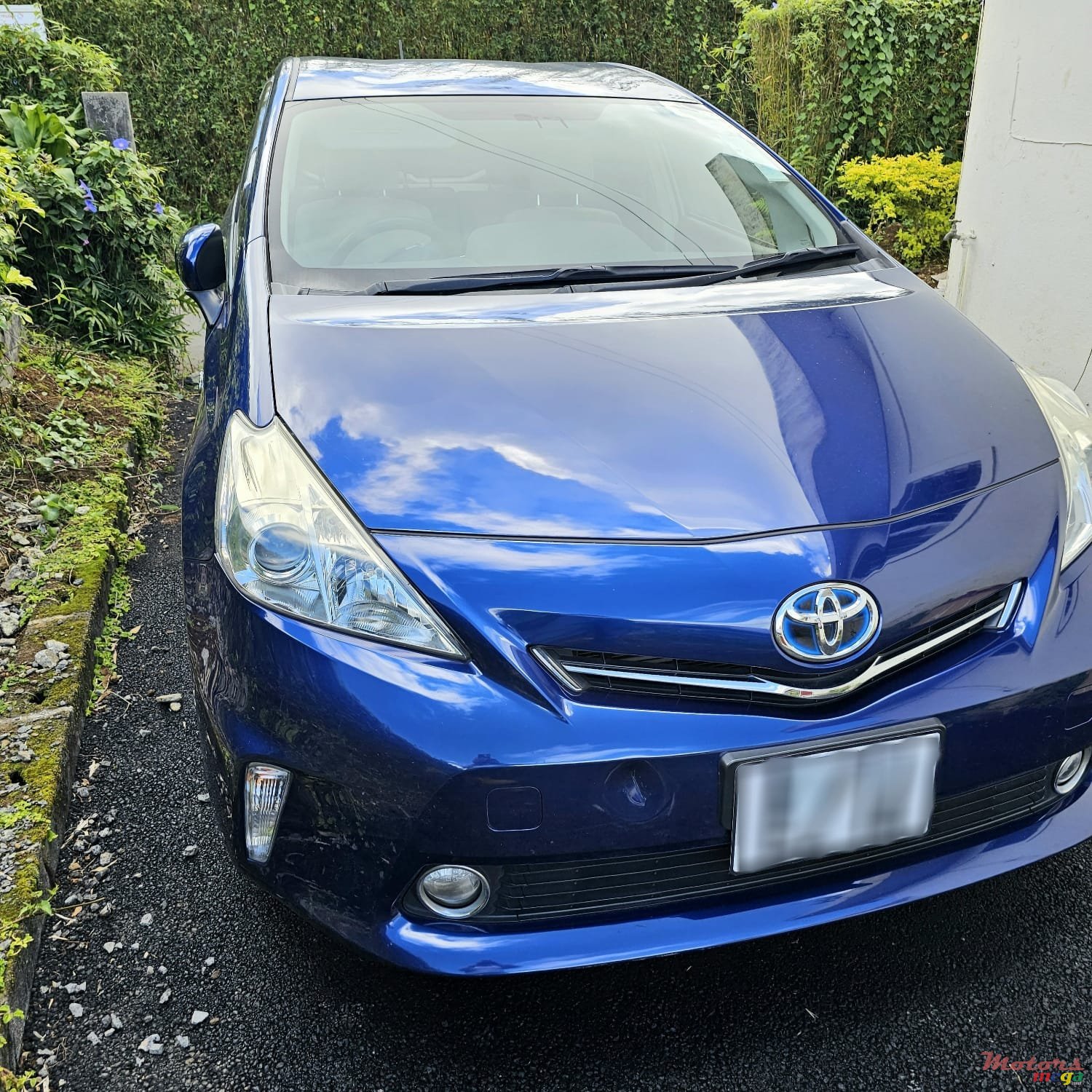 2014' Toyota Prius+ photo #3