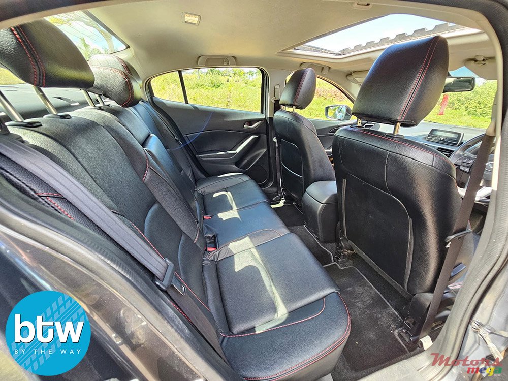 2016' Mazda 3 photo #5