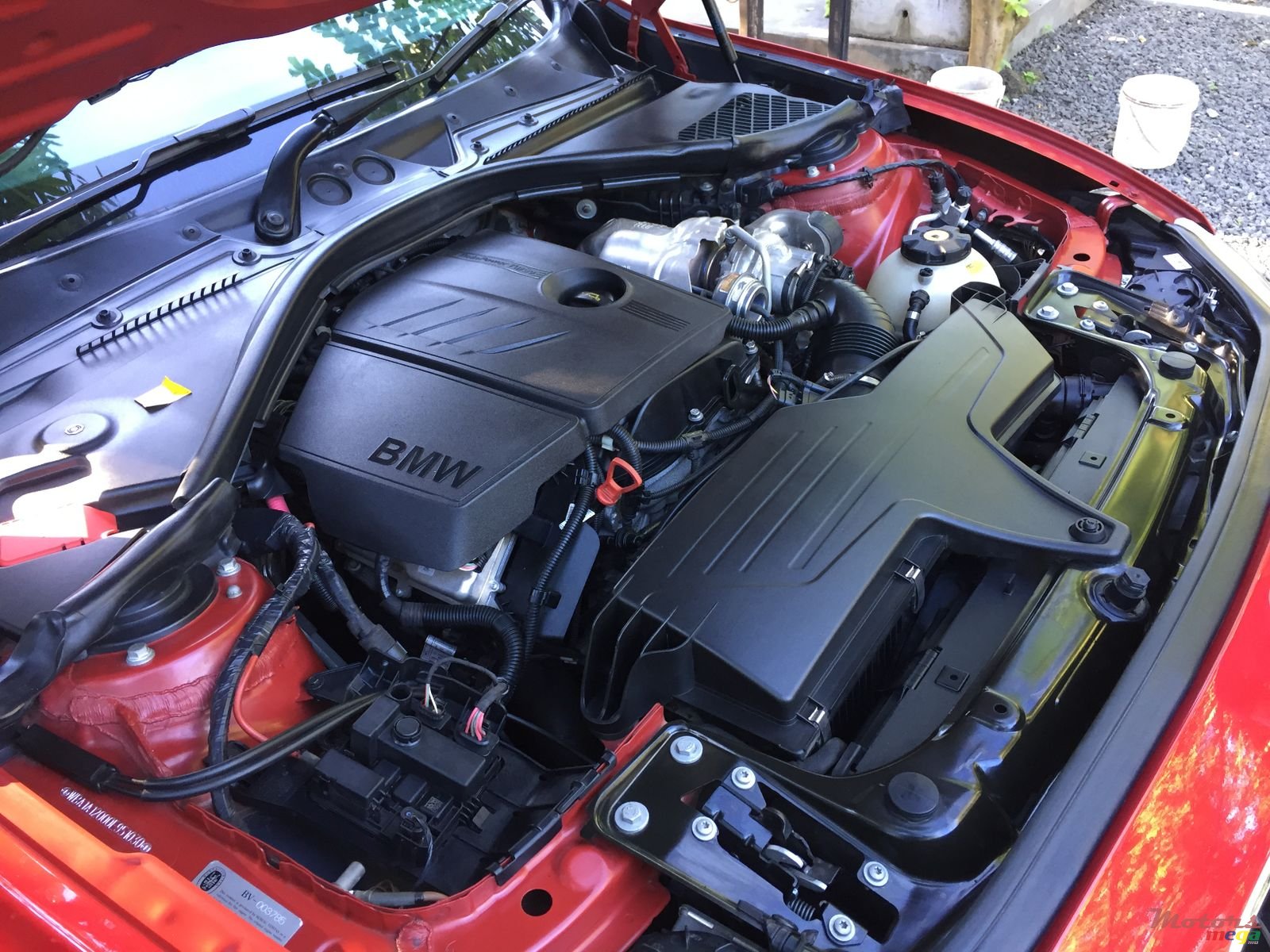 2012' BMW 1 Series 5 Door photo #2