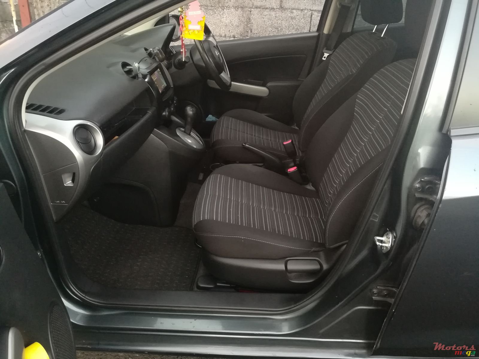 2009' Mazda Demio photo #7