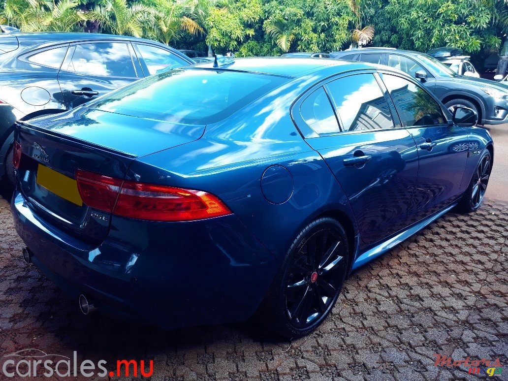 2016' Jaguar XE 25t R-sport photo #3