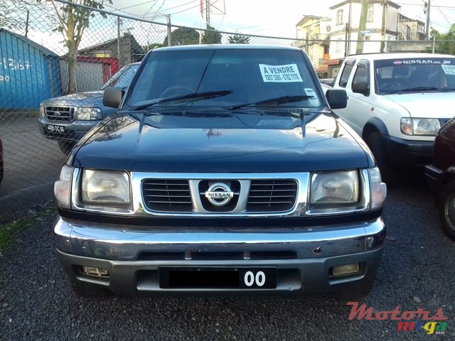 2000' Nissan 4*4 photo #2
