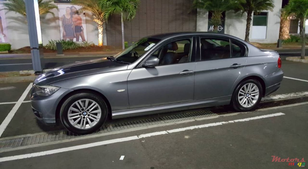 2009' BMW 318 photo #1