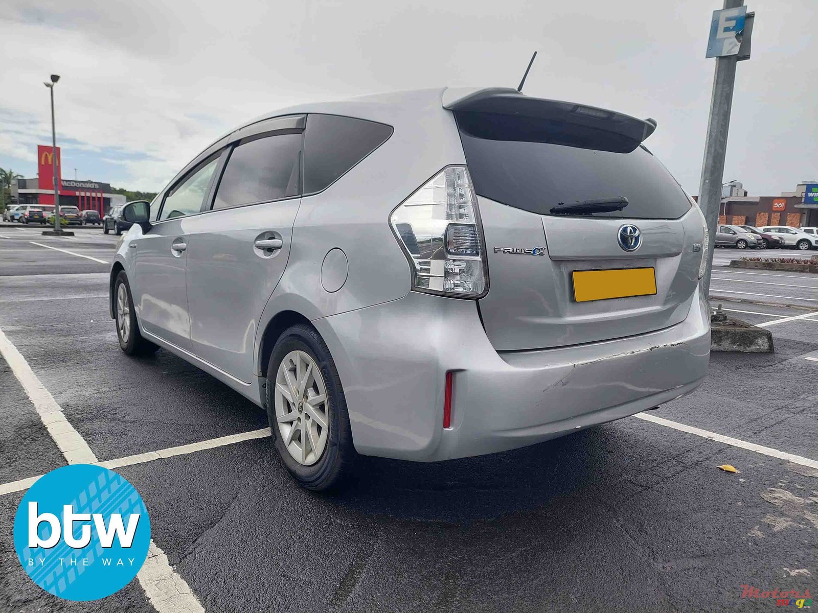 2013' Toyota Prius photo #3