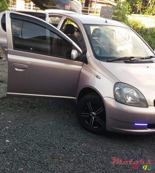 2000' Toyota Vitz photo #5