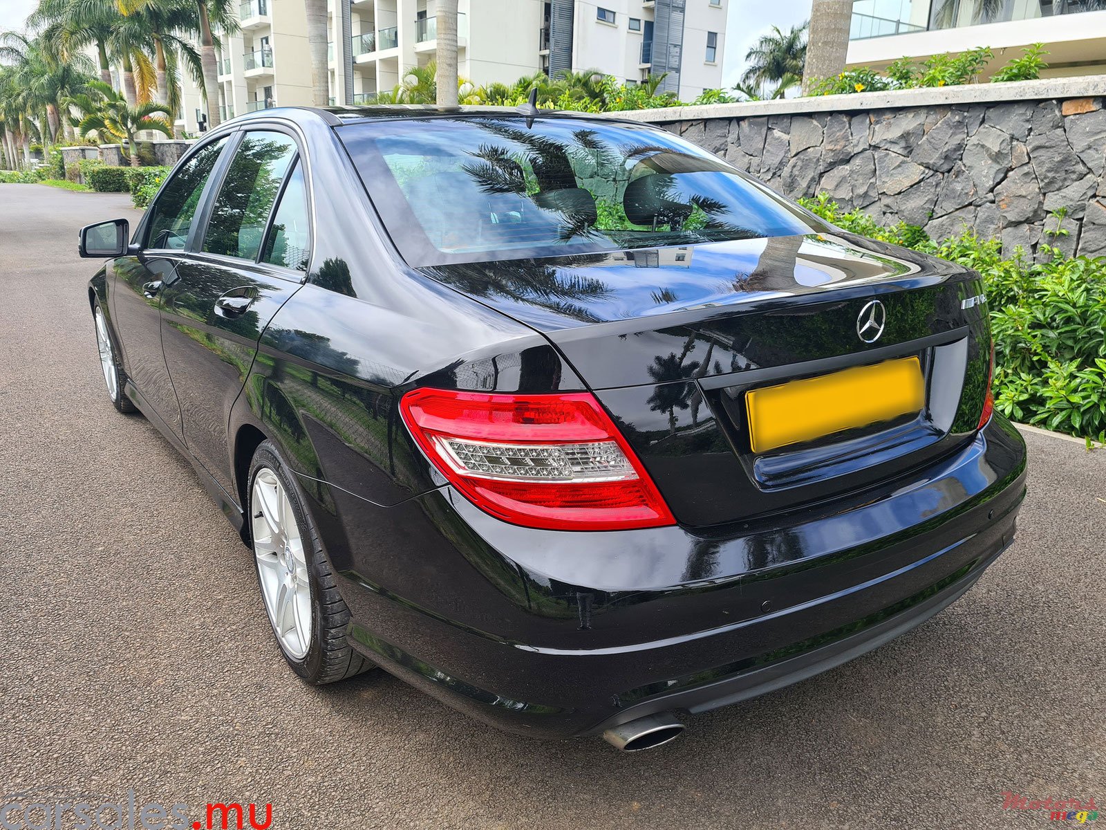 2011' Mercedes-Benz C 180 AMG photo #2