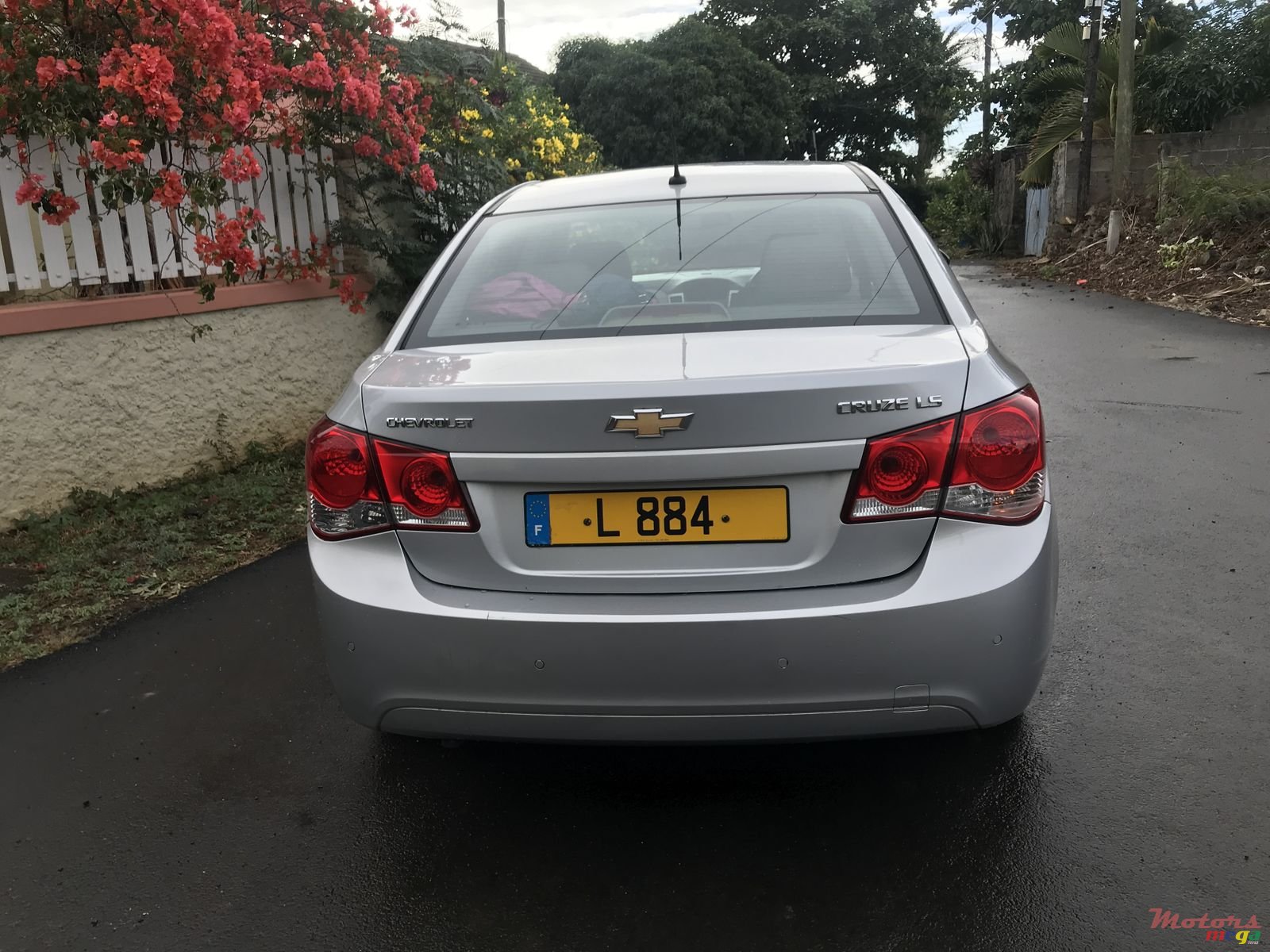 2010' Chevrolet Cruze photo #2