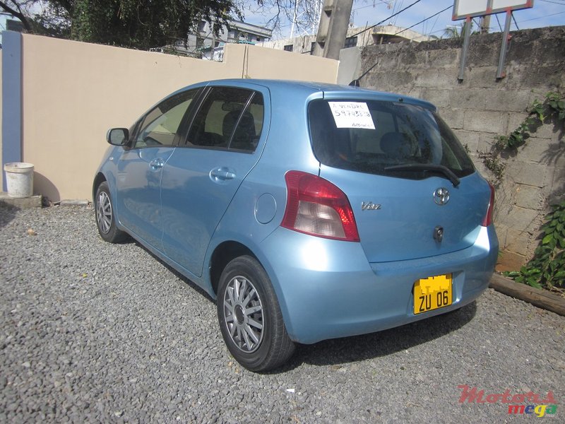 2006' Toyota Vitz photo #7