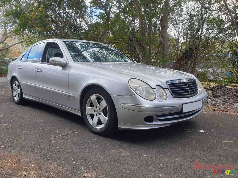 2004' Mercedes-Benz E-Class photo #2