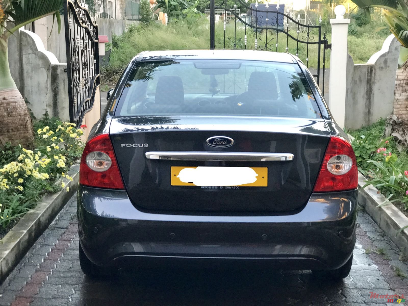 2009' Ford Focus Ghia 3 sedan photo #5