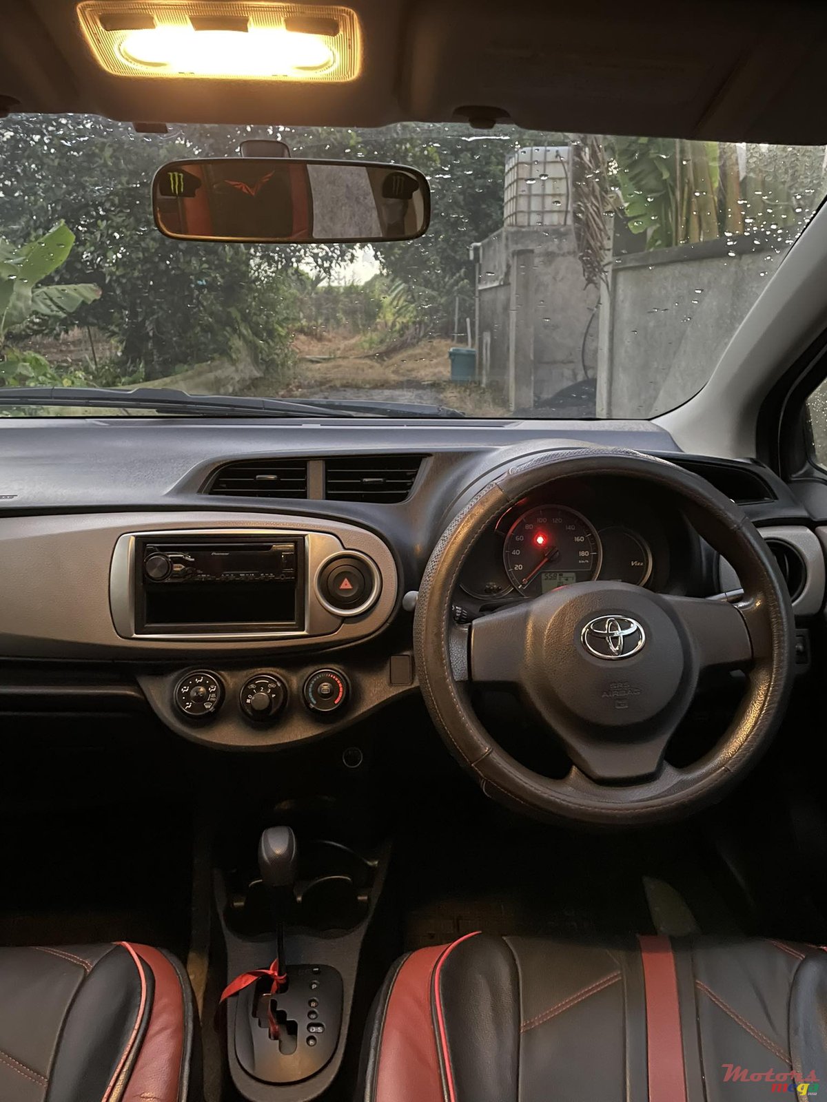 2012' Toyota Vitz photo #7