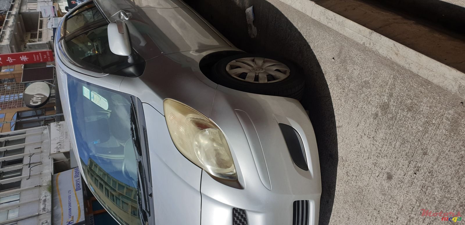 2009' Toyota Vitz photo #3