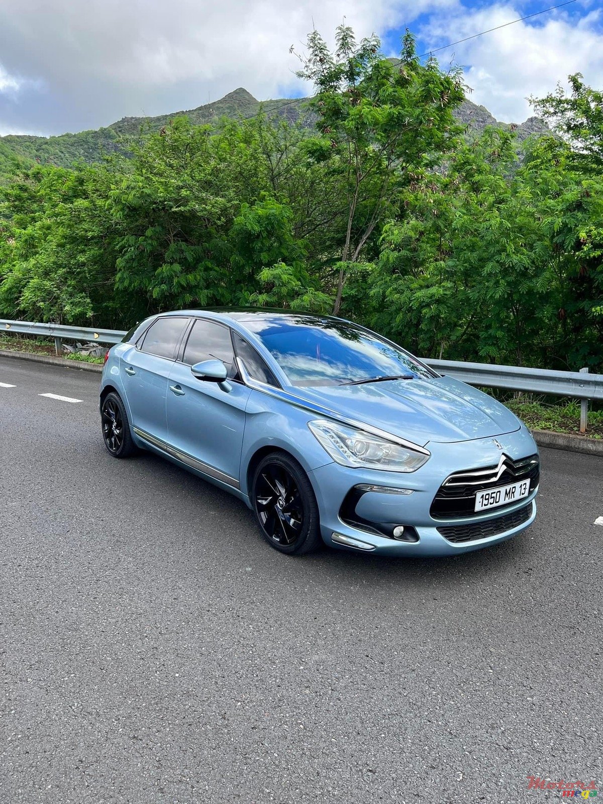 2013' Citroen DS5 photo #2