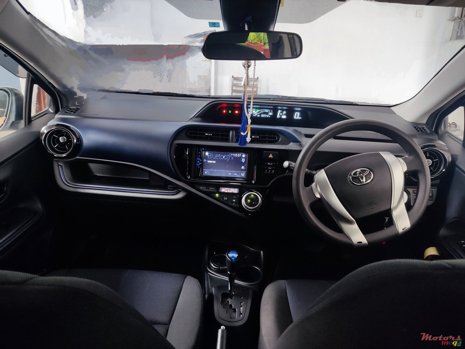 2016' Toyota Aqua photo #3