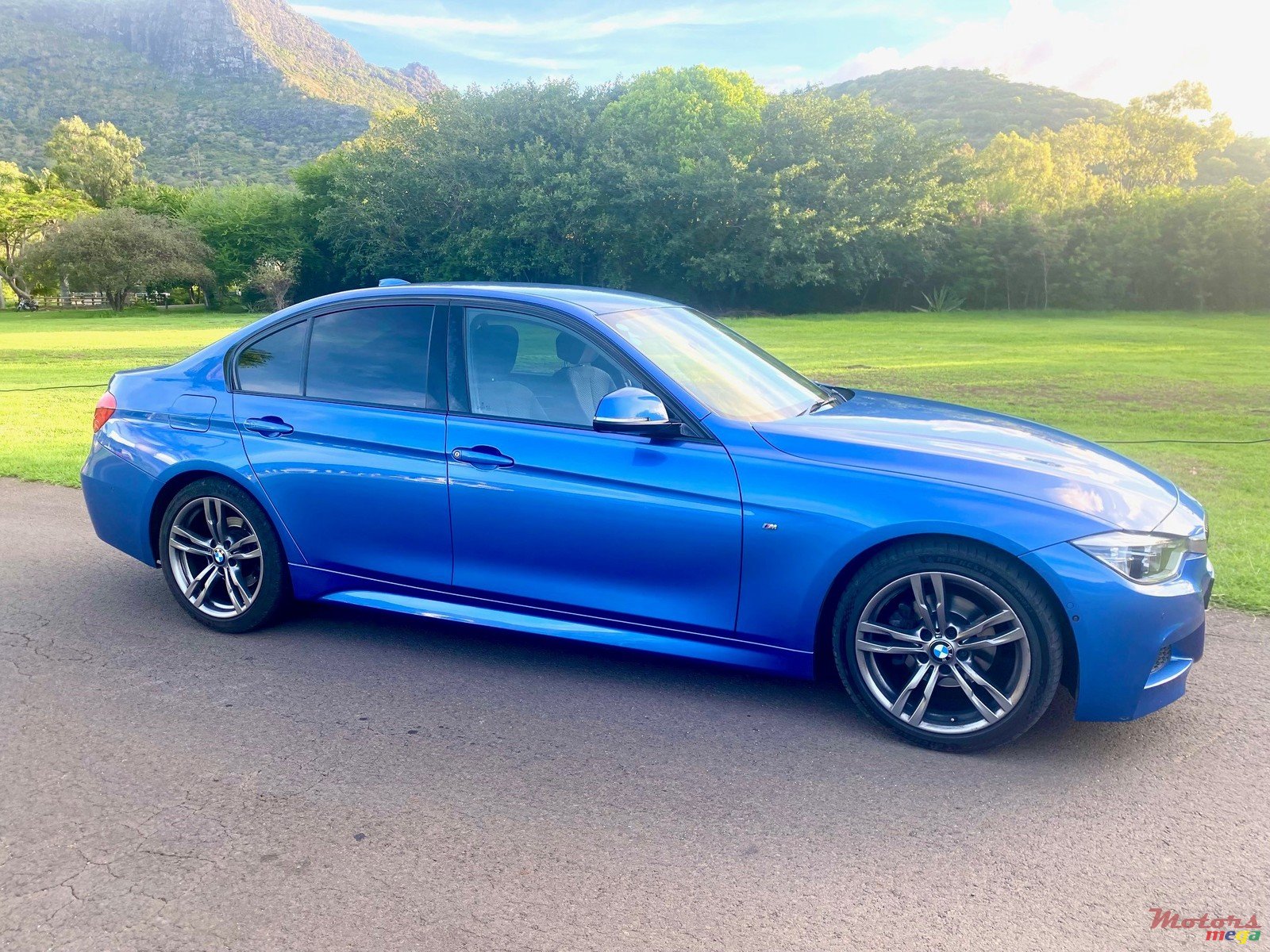 2018' BMW 318 photo #3