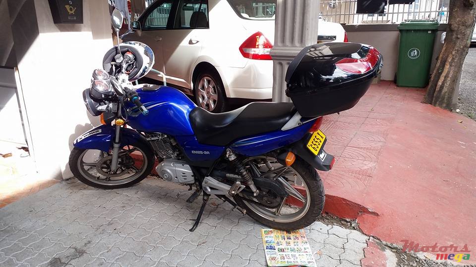2012' Suzuki EN125-2A photo #1