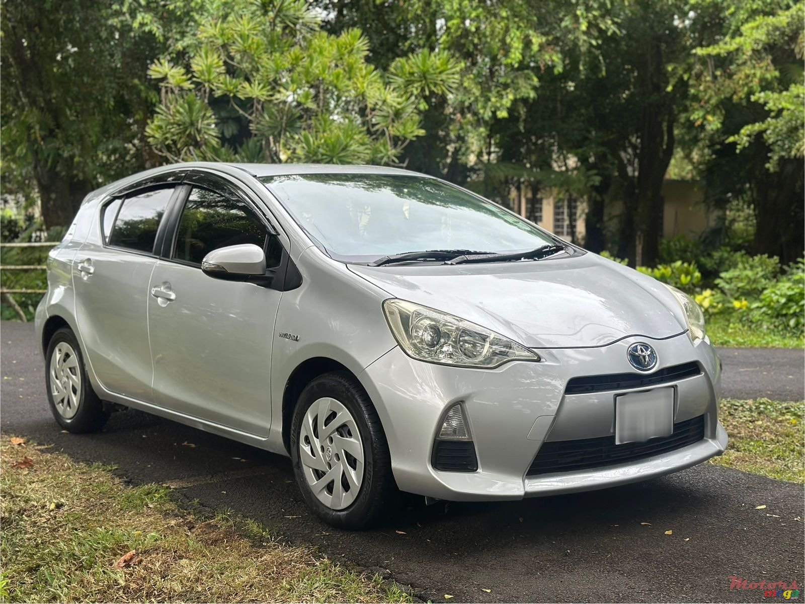 2013' Toyota Aqua photo #1