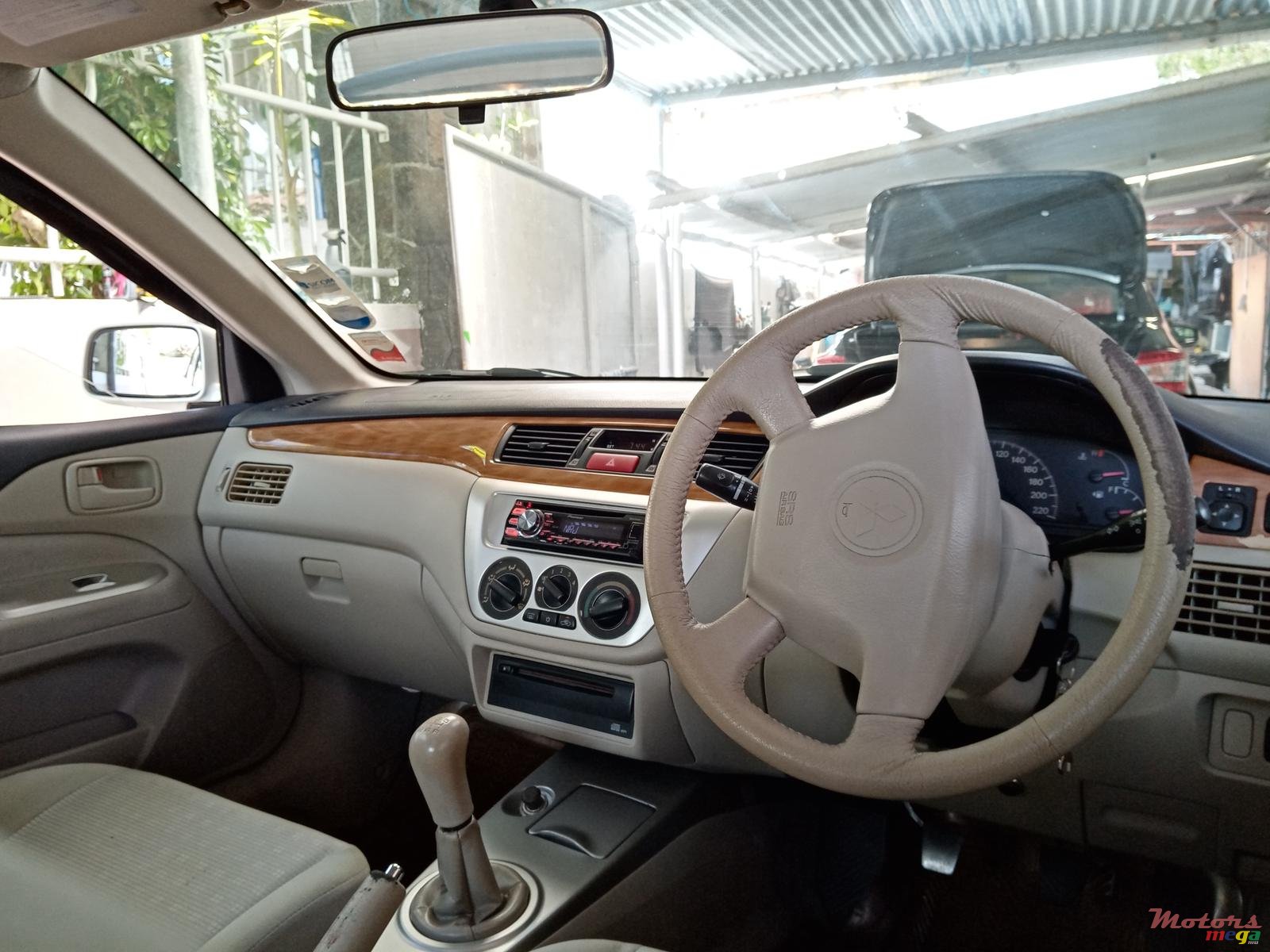 2005' Mitsubishi Lancer GLX photo #5