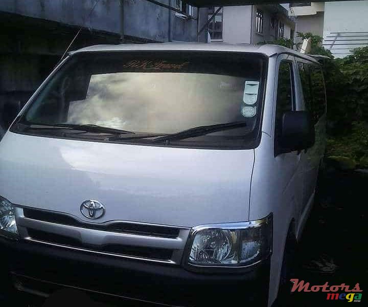 2012' Toyota HiAce photo #2