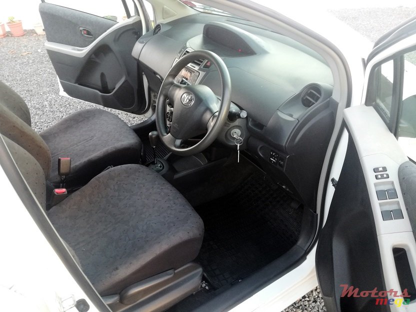 2009' Toyota Vitz Auto 1000cc JAPAN photo #4