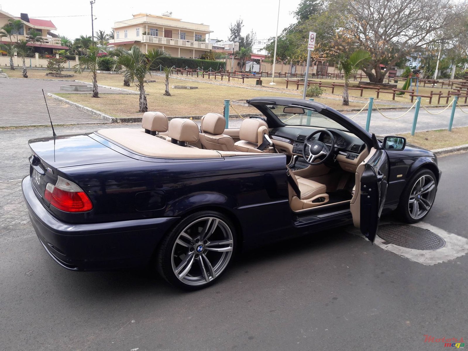 2003' BMW 3 Series Convertible photo #3