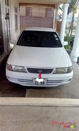 1998' Nissan Sunny saloon photo #1