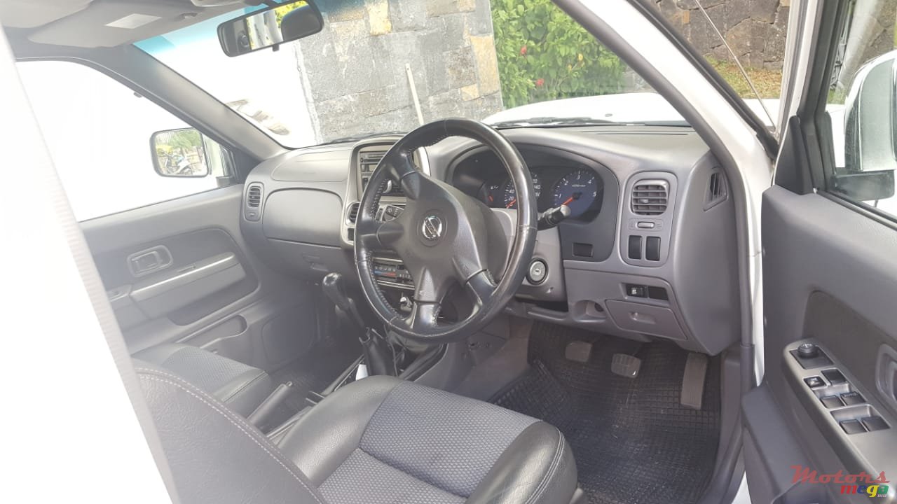 2014' Nissan Hardbody photo #2