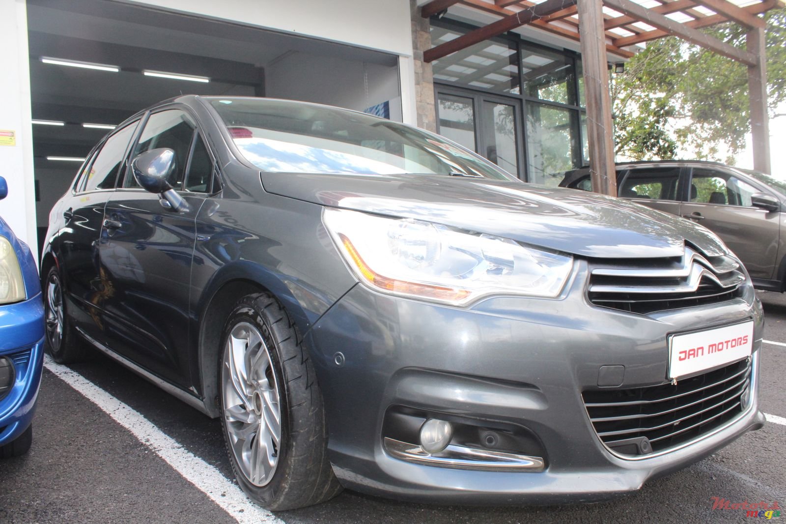 2013' Citroen C4 photo #1