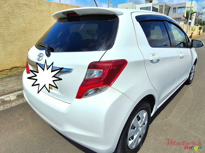 2015' Toyota Vitz photo #5