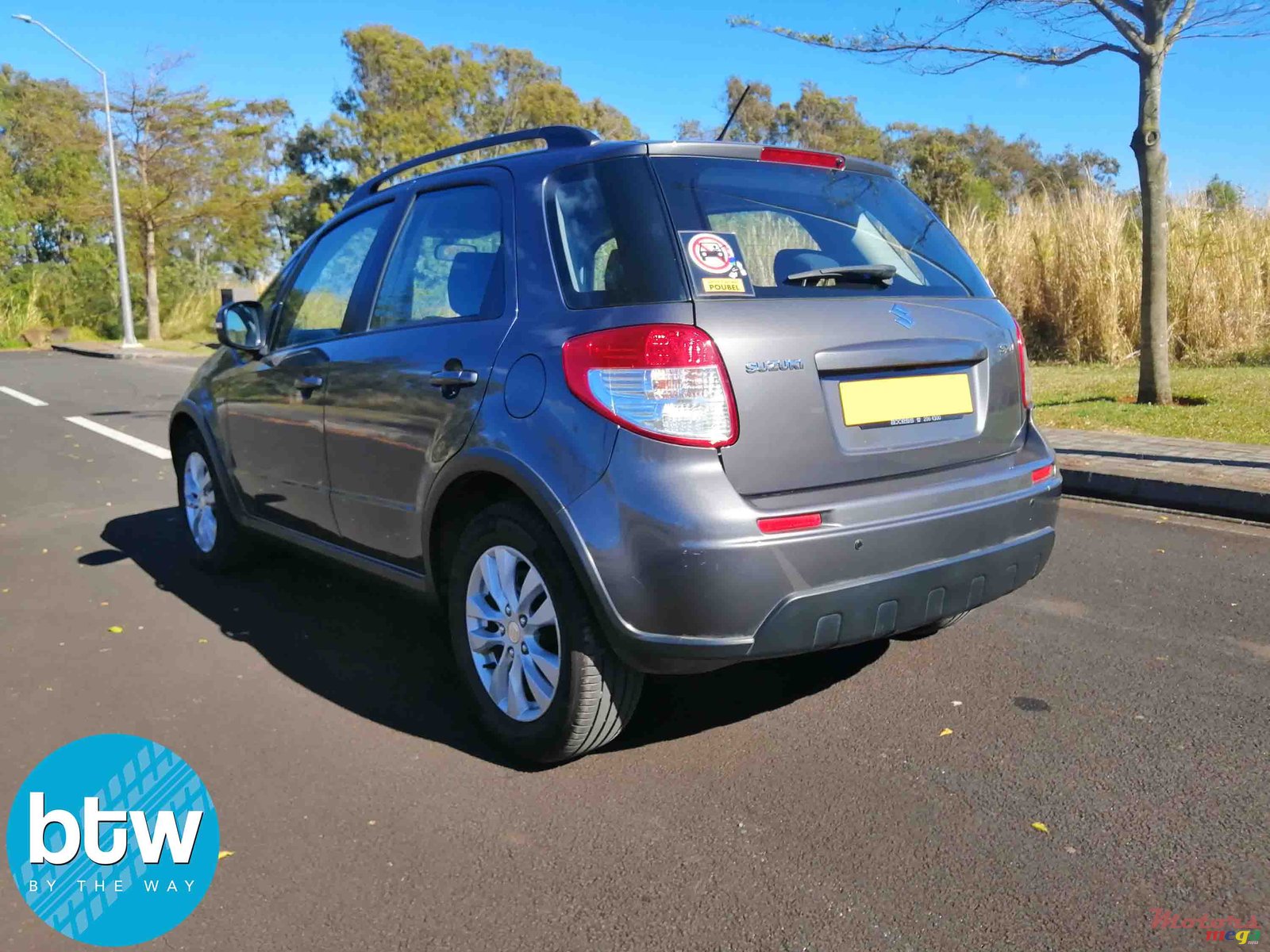 2014' Suzuki SX4 VVT photo #3