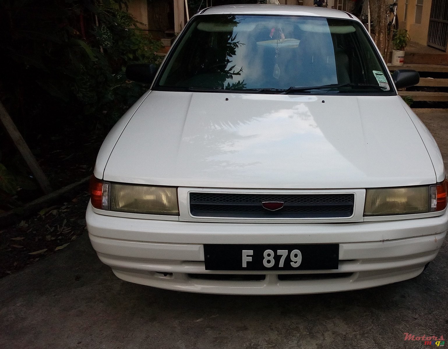 1989' Mazda 323 photo #1