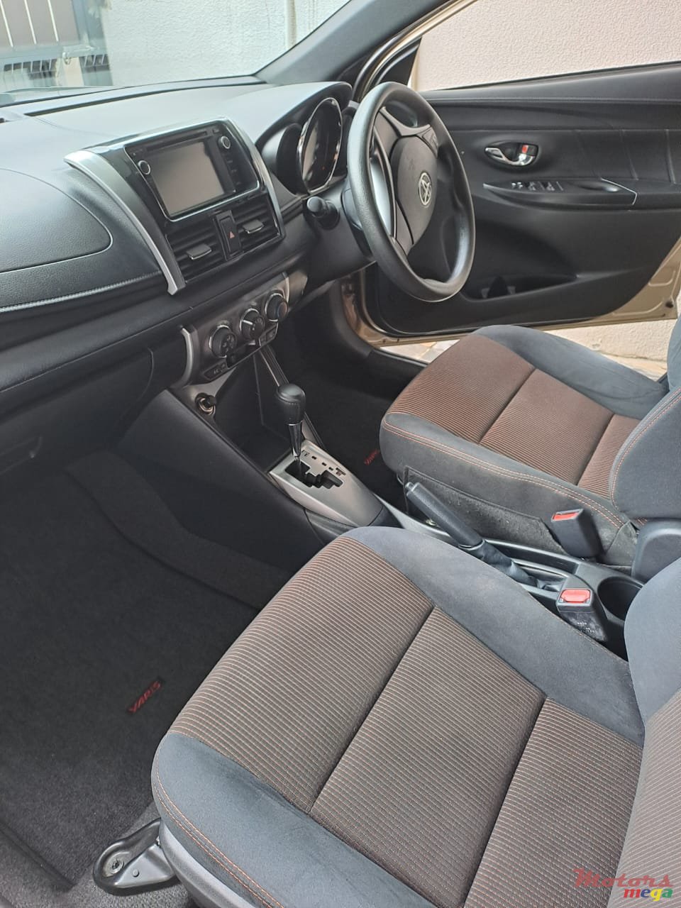 2016' Toyota Yaris photo #6