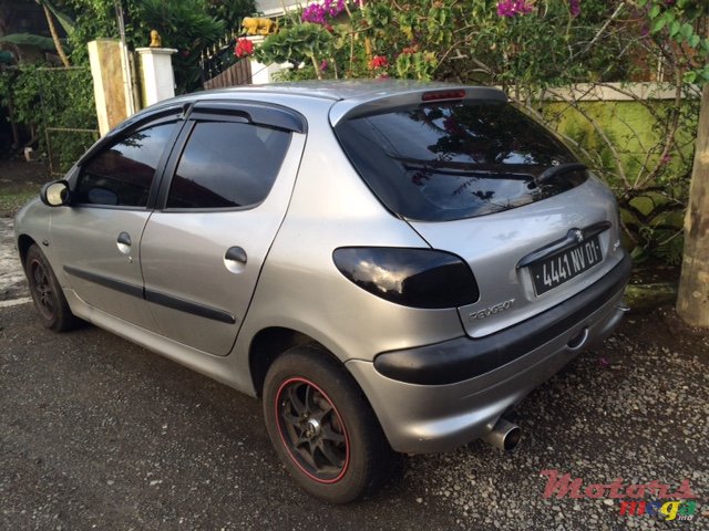 2001' Peugeot 206 photo #2