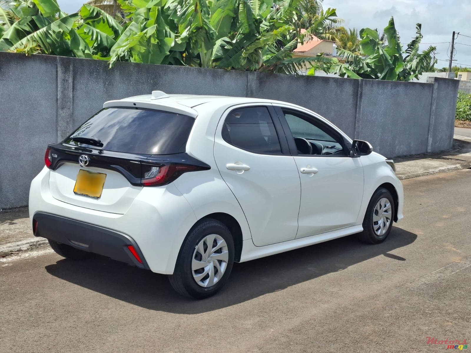 2021' Toyota Yaris photo #2