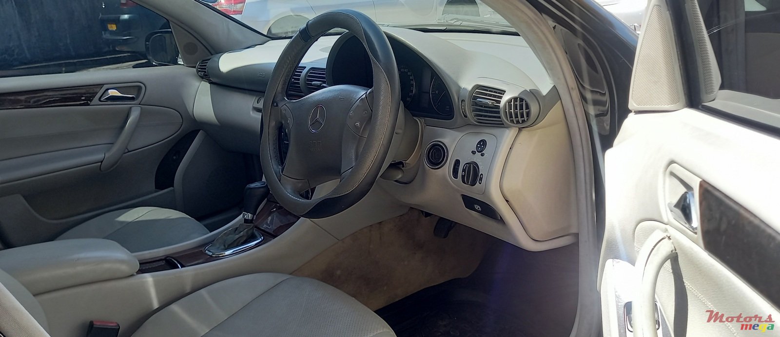 2005' Mercedes-Benz E200 kompressor photo #3