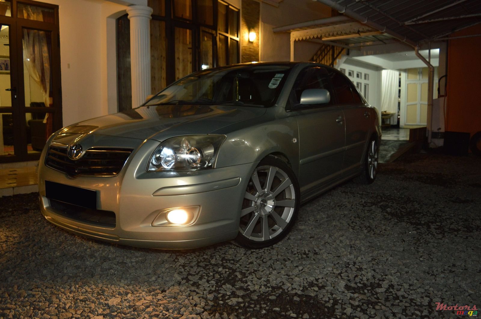2005' Toyota Avensis photo #4