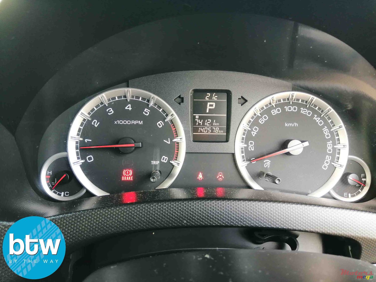 2012' Suzuki Swift photo #7