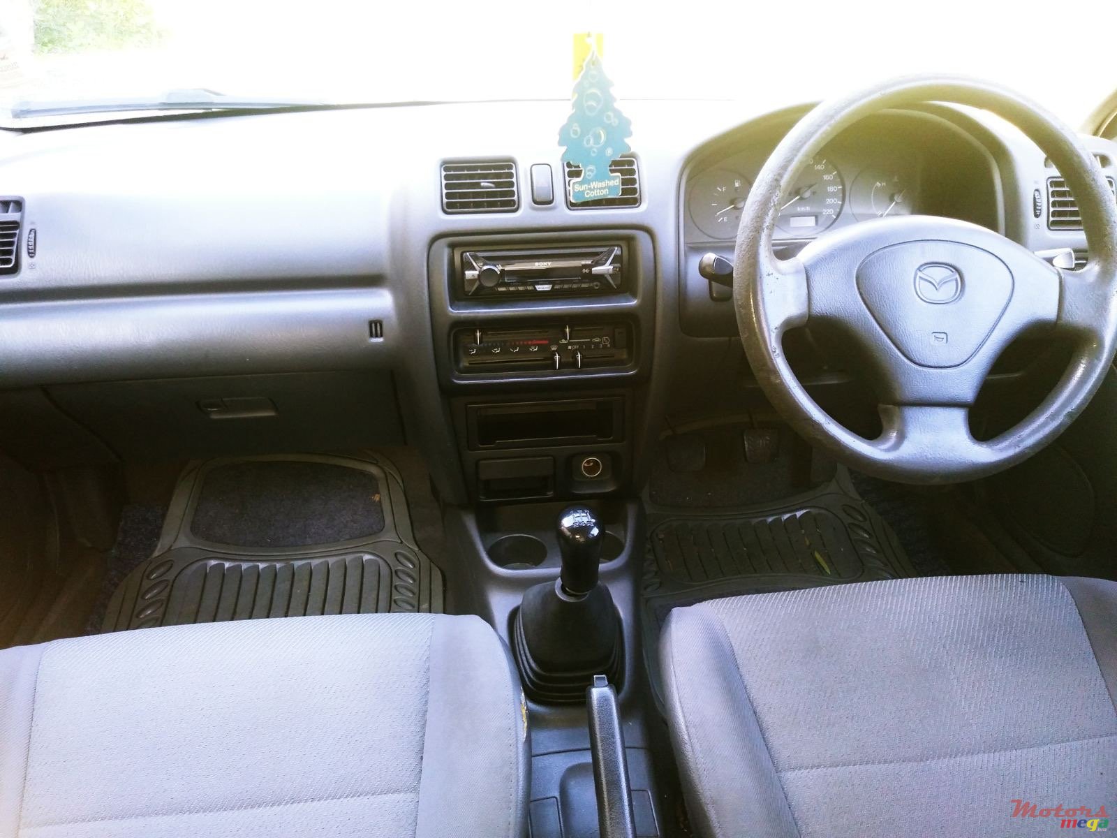 1998' Mazda 323 photo #4