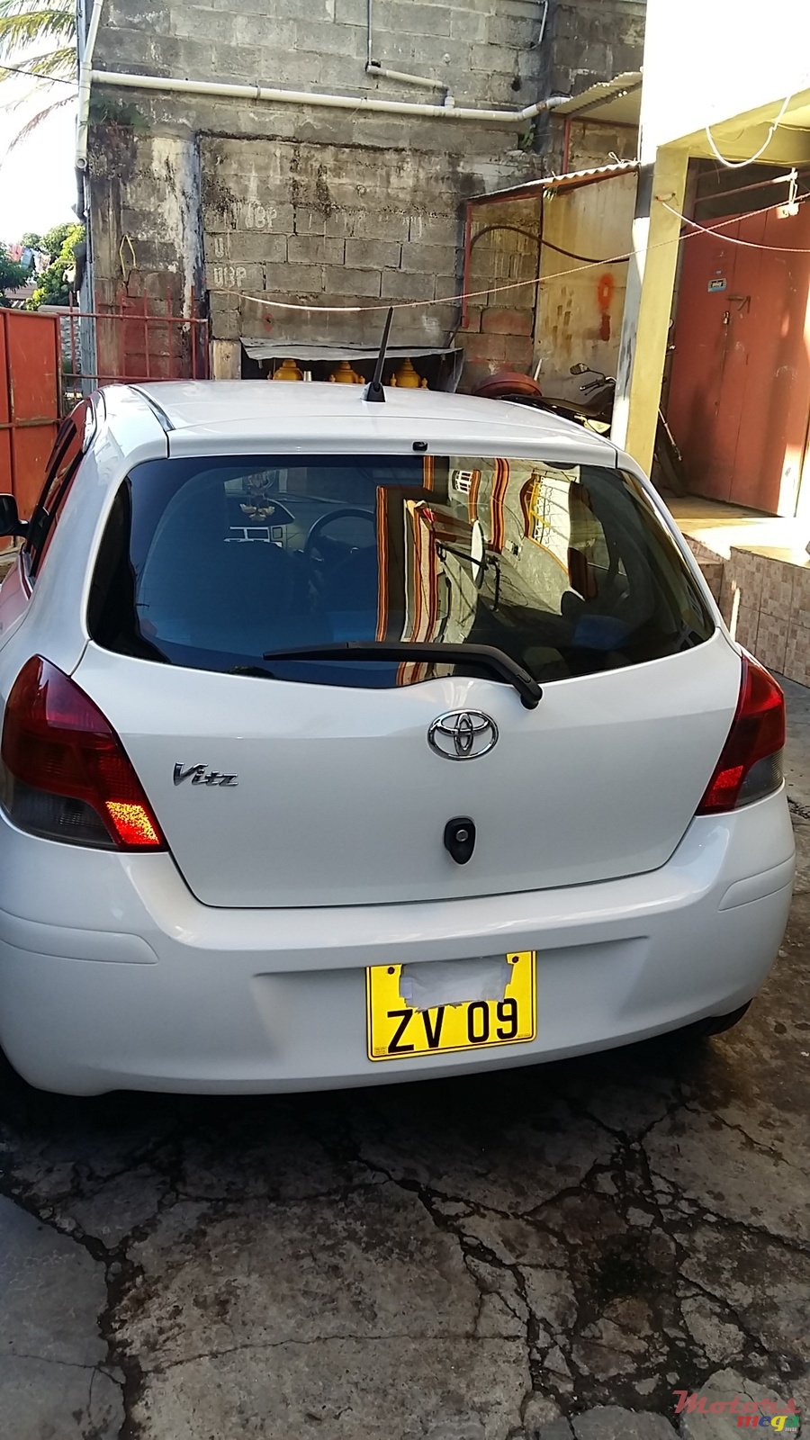 2009' Toyota Vitz photo #3