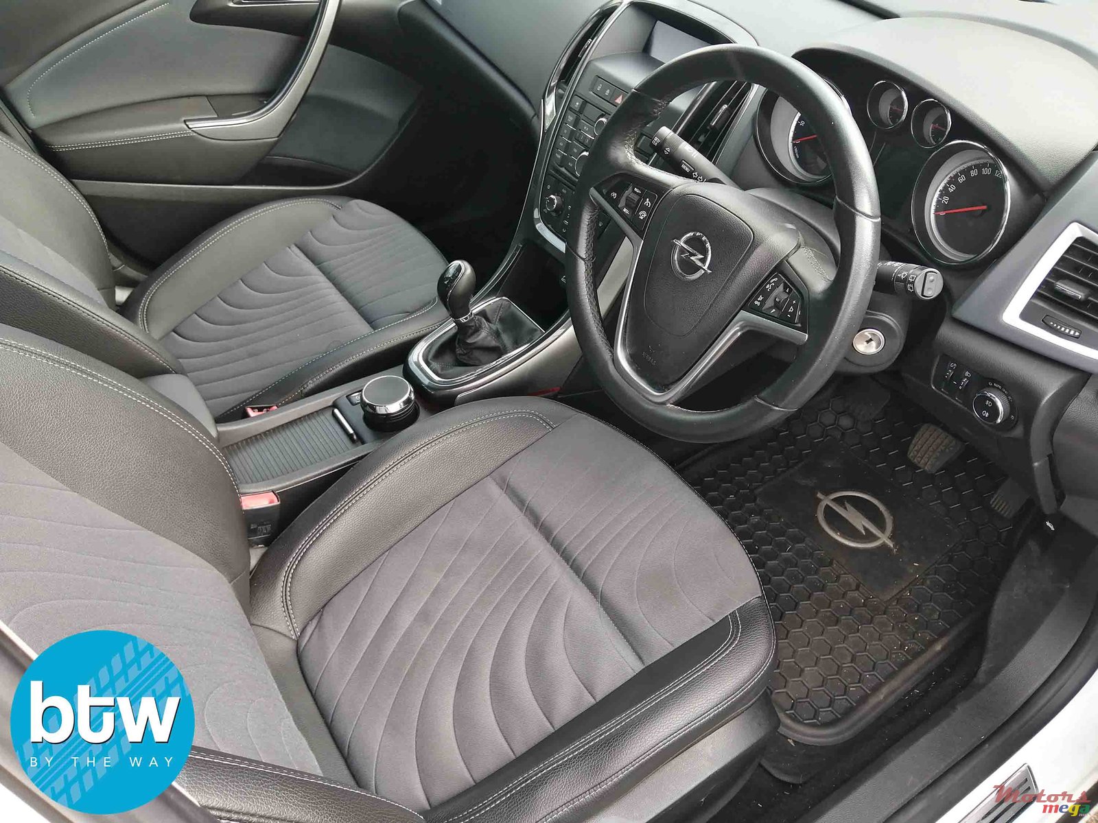 2014' Opel Astra Turbo photo #5