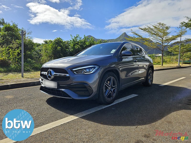 2021' Mercedes-Benz GLA 180 photo #2