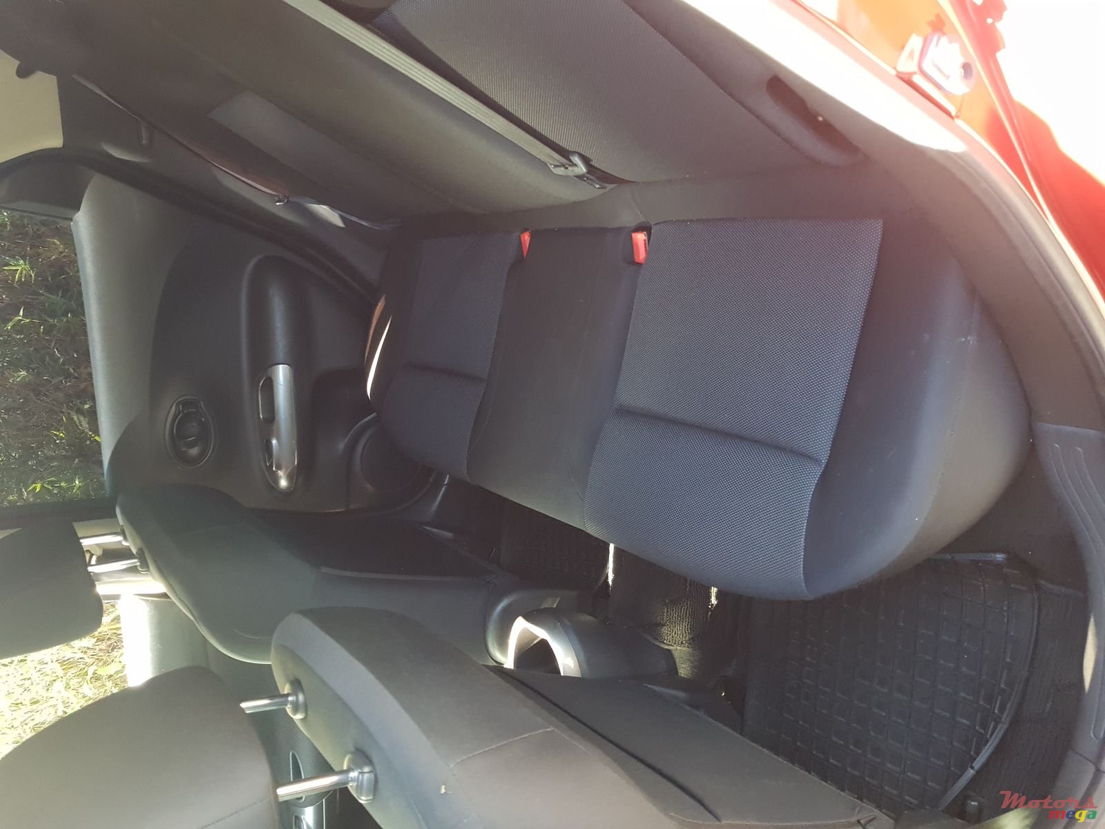 2011' Nissan Juke Automatic photo #3