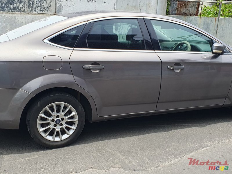 2013' Ford Mondeo photo #2