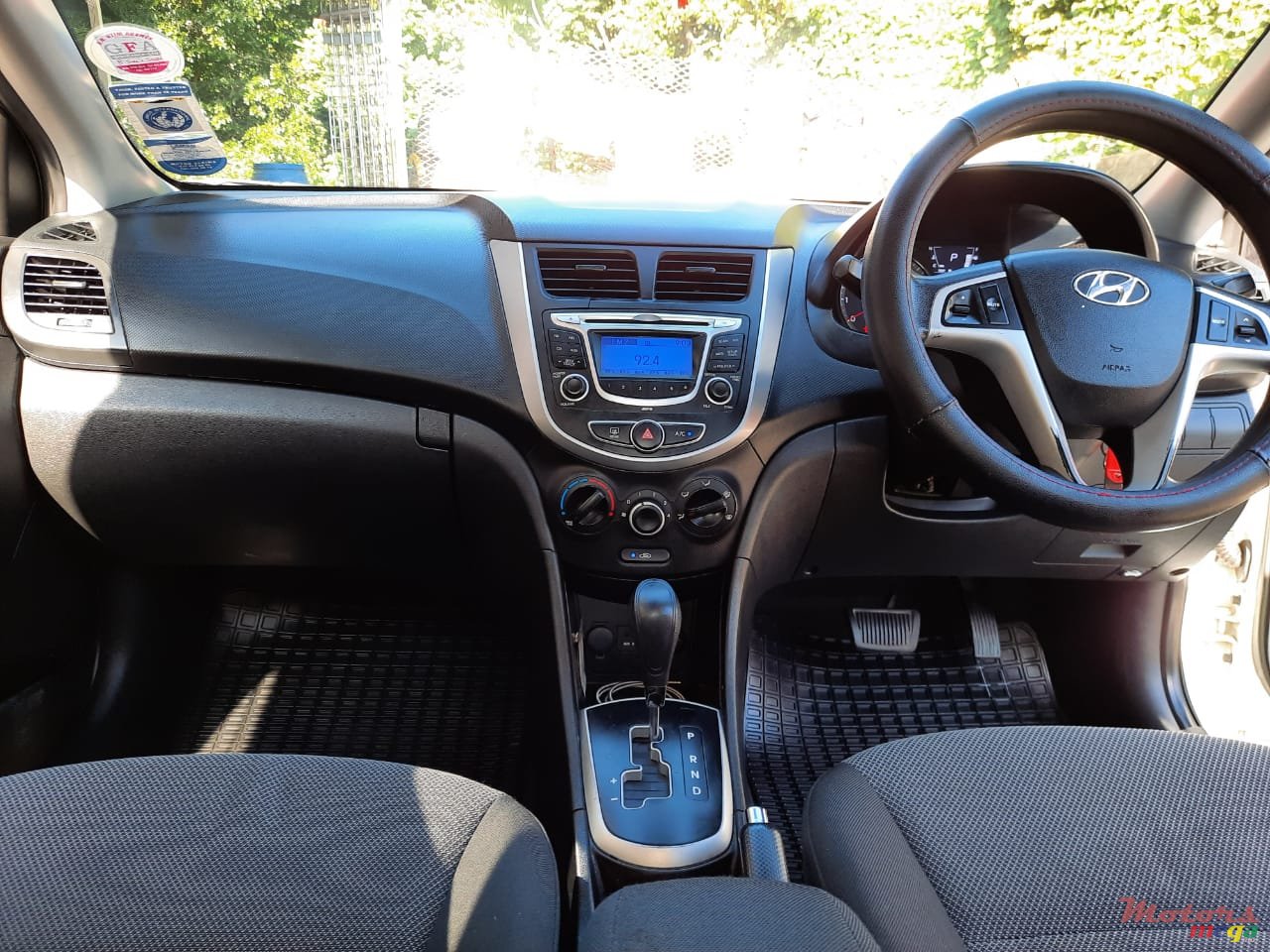 2012' Hyundai Accent photo #6