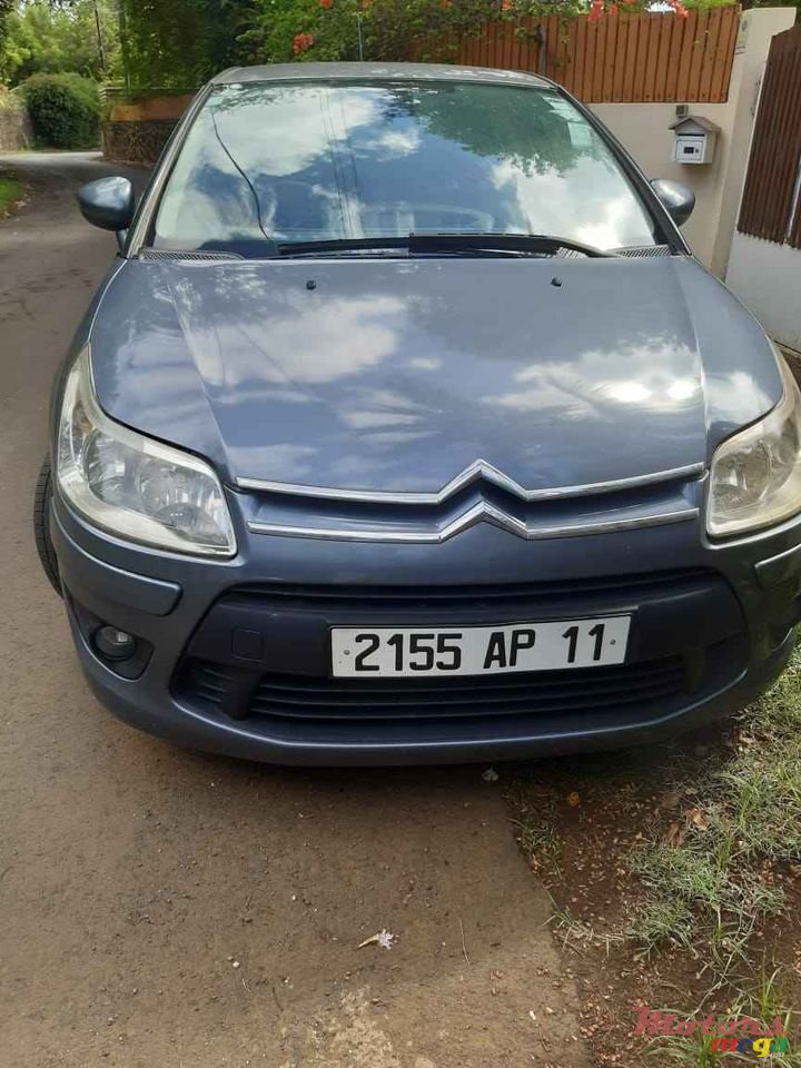 2011' Citroen C4 photo #1