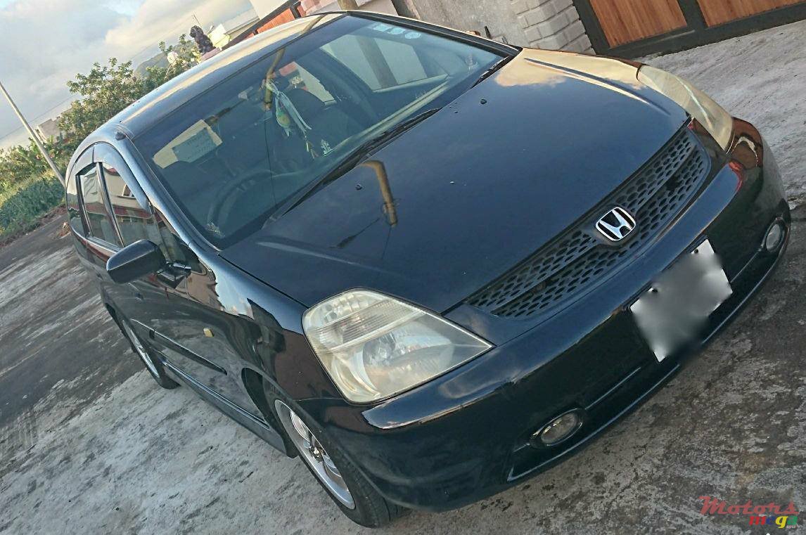 2002' Honda Stream photo #2